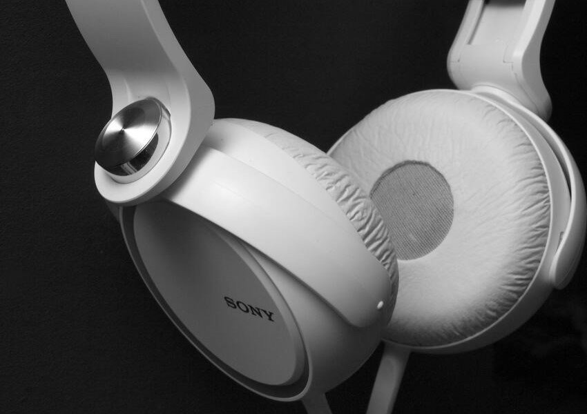 Best Noise-Canceling Headphones for Work and Travel